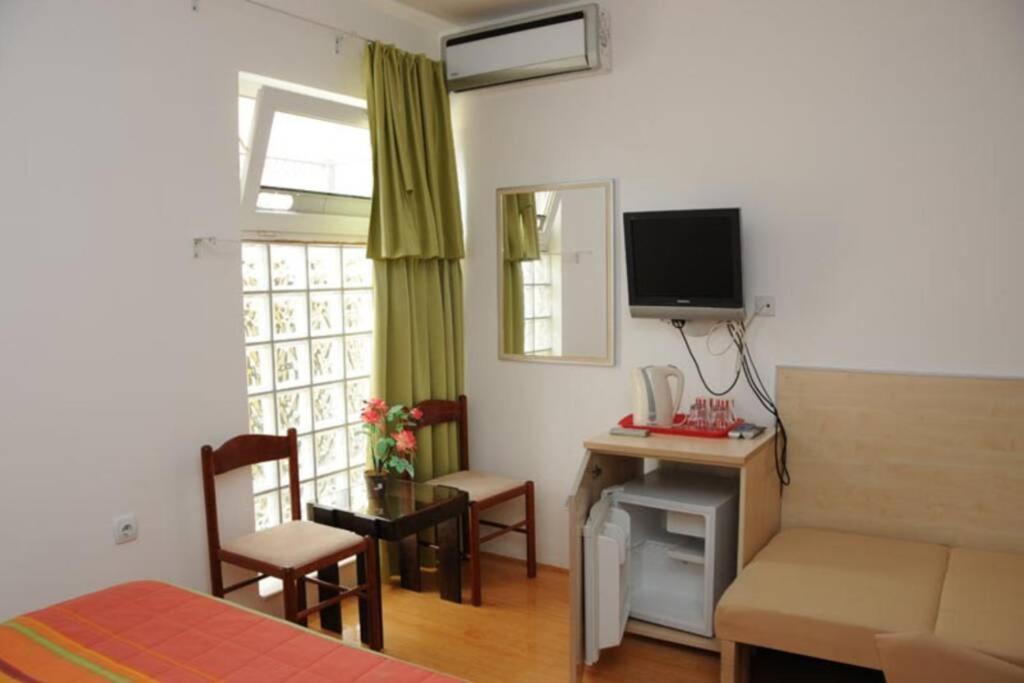 Bmv Room For 2-3 Persons Sveti Stefan Εξωτερικό φωτογραφία